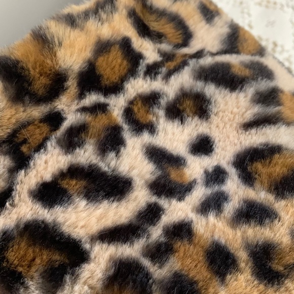 *NWT* Calvin Klein Leo Faux Fur Infinity Loop - Picture 4 of 8